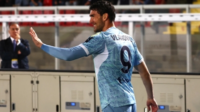 Vlahovic Spinge La Juve; Caos In Praga, Inter Campione