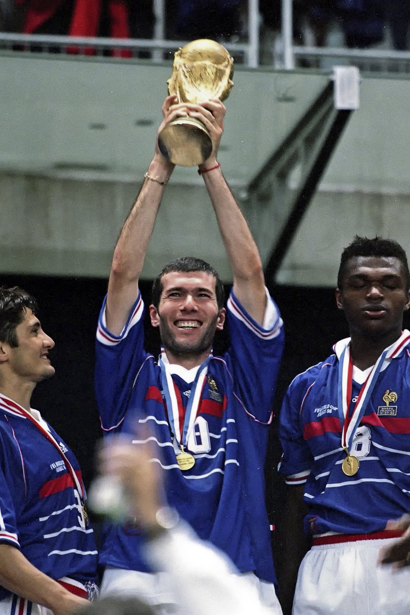 Zidane Ct Della Francia; Mercato E Lutto Nel Calcio