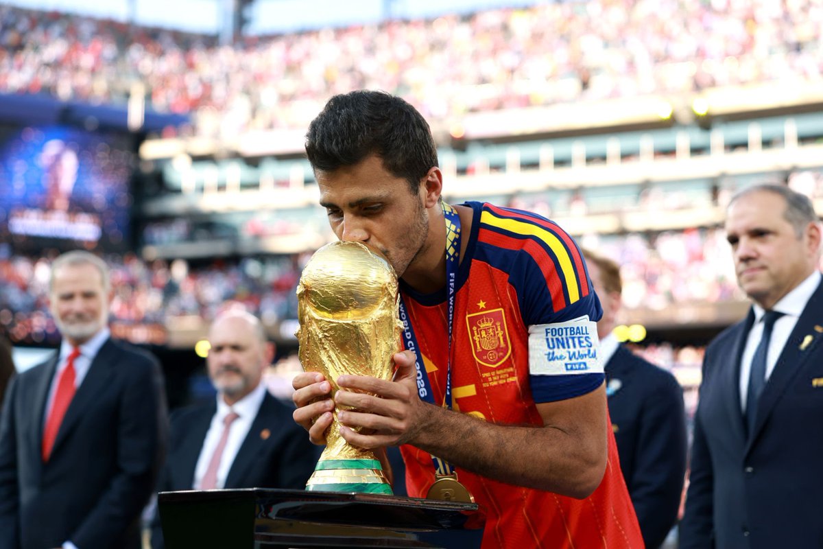 Barcellona Rilancia Per Rodri, Mercato In Fiore